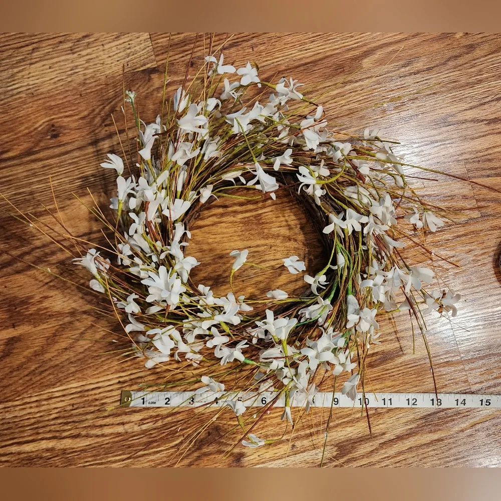 Farmhouse White Cream Floral Natural Wreath (approx. 12